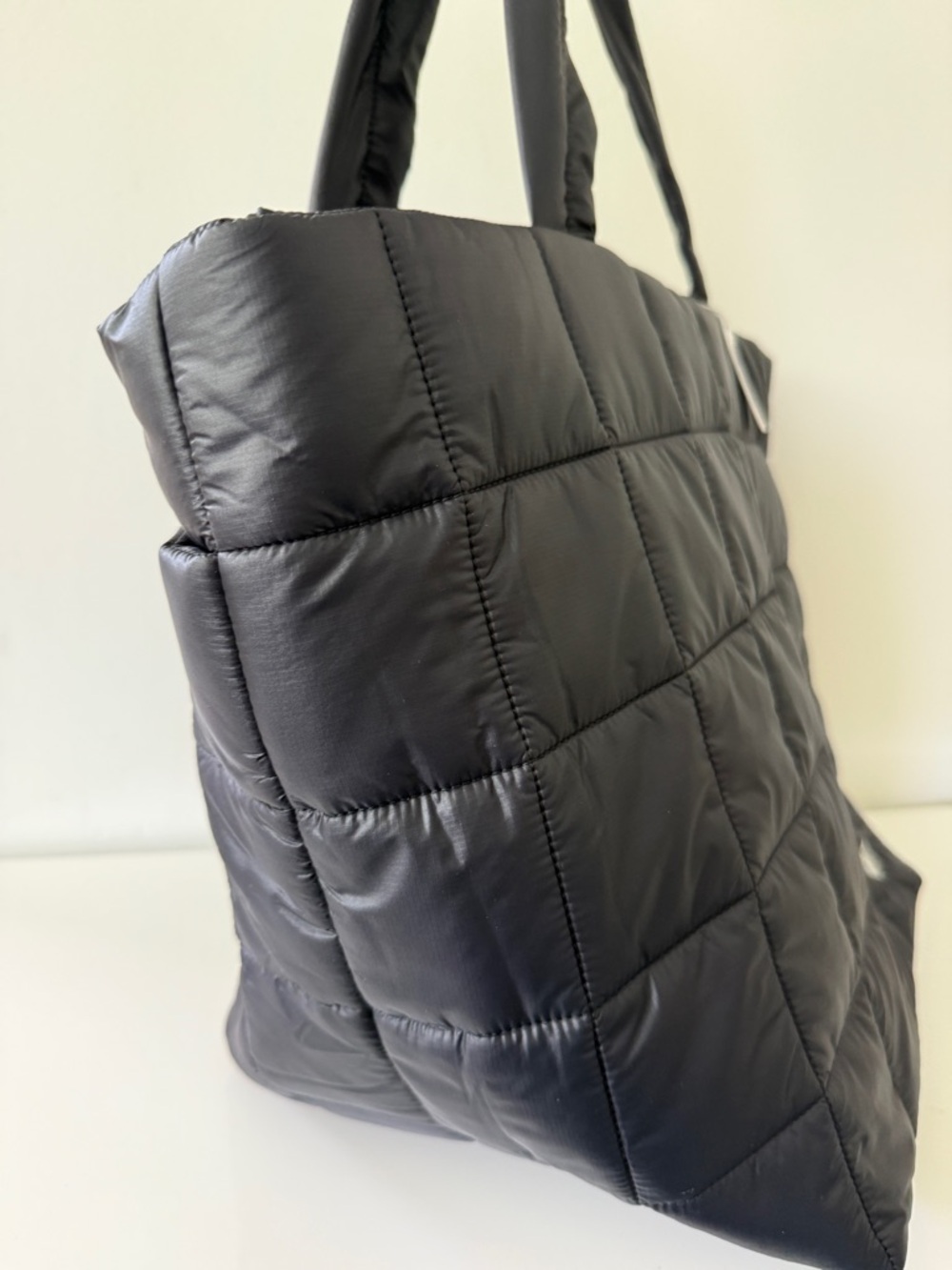 New LULULEMON Quilted Grid Tote Bag 26L, Black - Picture 4 of 8